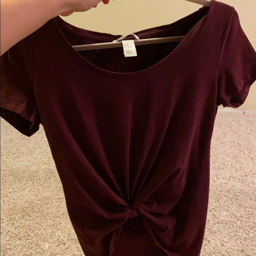 Tied burgundy T-shirt